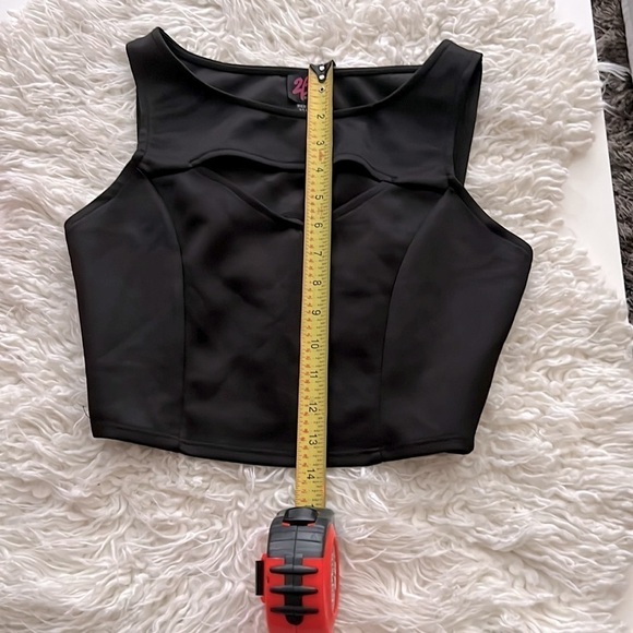 2B by Bebe Cut out Crop Top in a Sz S Cute! 🤩 - Picture 6 of 11